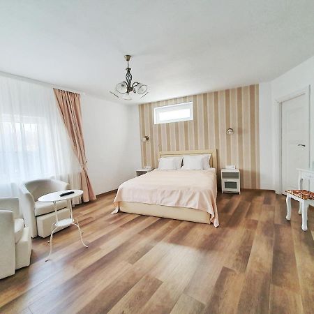 Tourist B&C Hotel Curtea de Argeş Eksteriør billede