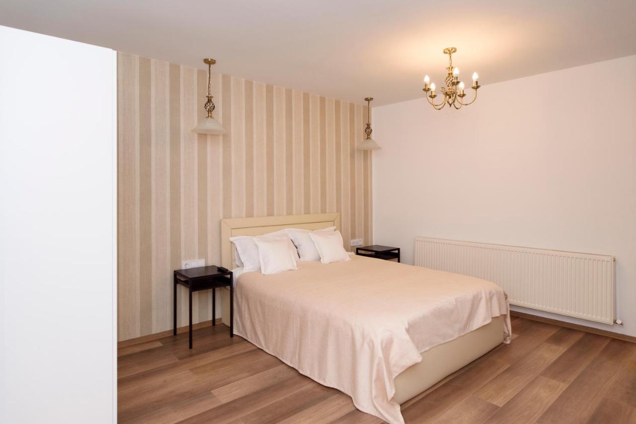 Tourist B&C Hotel Curtea de Argeş Eksteriør billede